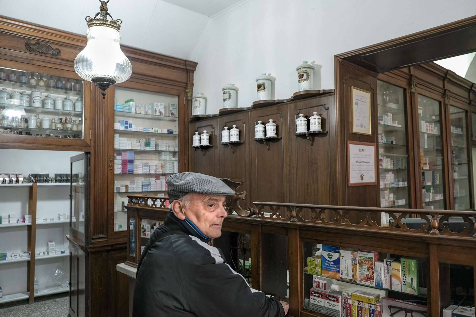 Interni dell'antica farmacia Santangelo, nel centro storico di Tricarico Interni dell'antica farmacia Santangelo, nel centro storico di Tricarico